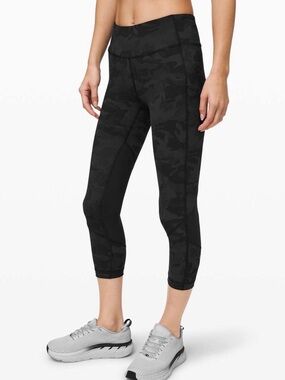 Lululemon Pace Rival Cropped Black Camo Activewear Capri Leggings size 4